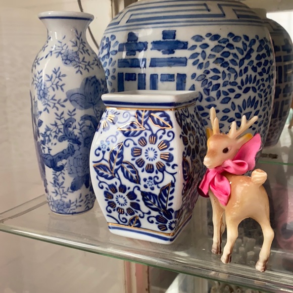 •PAIR VINTAGE PETITE CHINOISERIE VASES•